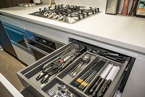 Charming Oasis Close to Airport & Downtown