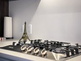 Charming Oasis Close to Airport & Downtown