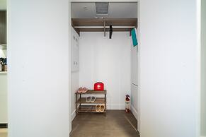 Charming Oasis Close to Airport & Downtown