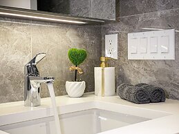 Charming Oasis Close to Airport & Downtown