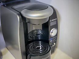 Charming Oasis Close to Airport & Downtown