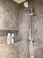 Charming Oasis Close to Airport & Downtown