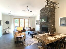 Dogwood at Main & Pine