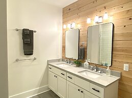 Dogwood at Main & Pine