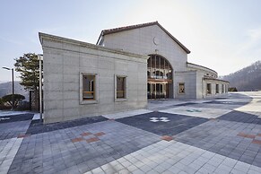 BAEKHAK JAYURO RESORT