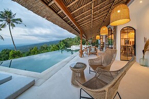NEW ! Stunning 4BR Jungle View Villa in Lovina