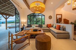 NEW ! Stunning 4BR Jungle View Villa in Lovina
