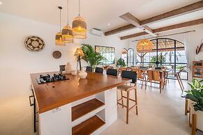 NEW ! Stunning 4BR Jungle View Villa in Lovina