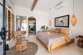 NEW ! Stunning 4BR Jungle View Villa in Lovina