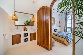 NEW ! Stunning 4BR Jungle View Villa in Lovina