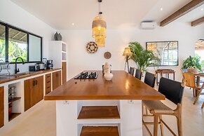 NEW ! Stunning 4BR Jungle View Villa in Lovina