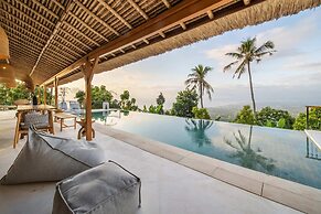 NEW ! Stunning 4BR Jungle View Villa in Lovina