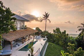 NEW ! Stunning 4BR Jungle View Villa in Lovina