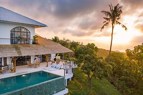 NEW ! Stunning 4BR Jungle View Villa in Lovina