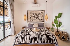 NEW ! Stunning 4BR Jungle View Villa in Lovina