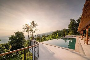NEW ! Stunning 4BR Jungle View Villa in Lovina
