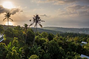 NEW ! Stunning 4BR Jungle View Villa in Lovina