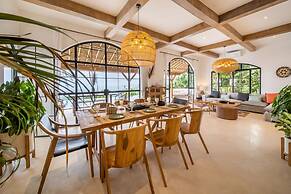 NEW ! Stunning 4BR Jungle View Villa in Lovina