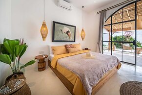 NEW ! Stunning 4BR Jungle View Villa in Lovina