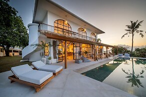 NEW ! Stunning 4BR Jungle View Villa in Lovina