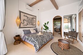 NEW ! Stunning 4BR Jungle View Villa in Lovina