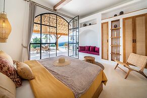 NEW ! Stunning 4BR Jungle View Villa in Lovina