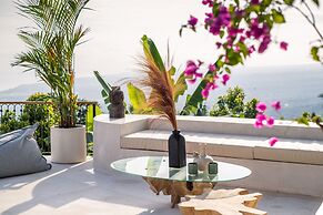 NEW ! Stunning 4BR Jungle View Villa in Lovina