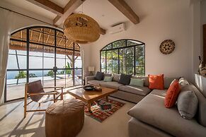 NEW ! Stunning 4BR Jungle View Villa in Lovina