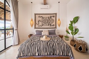 NEW ! Stunning 4BR Jungle View Villa in Lovina