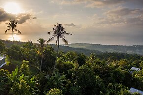 NEW ! Stunning 4BR Jungle View Villa in Lovina