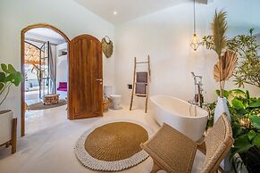 NEW ! Stunning 4BR Jungle View Villa in Lovina