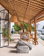 NEW ! Stunning 4BR Jungle View Villa in Lovina