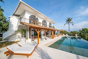 NEW ! Stunning 4BR Jungle View Villa in Lovina