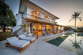 NEW ! Stunning 4BR Jungle View Villa in Lovina