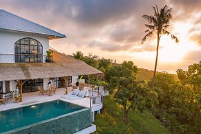 NEW ! Stunning 4BR Jungle View Villa in Lovina