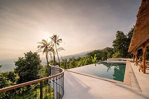 NEW ! Stunning 4BR Jungle View Villa in Lovina