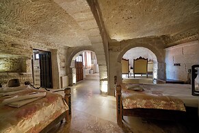 Azalea Terrace Cave Hotel