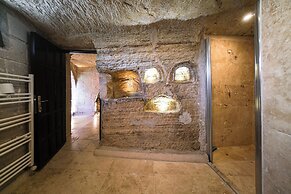 Azalea Terrace Cave Hotel