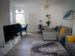 Captivating House in Aberdare Sleeps 6 Near Brecon