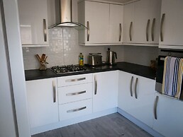 Captivating House in Aberdare Sleeps 6 Near Brecon