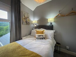 Captivating House in Aberdare Sleeps 6 Near Brecon