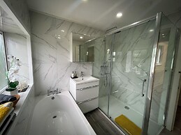 Captivating House in Aberdare Sleeps 6 Near Brecon