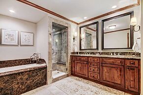 Ritz Carlton Vail #200 3 Bedroom Condo by RedAwning