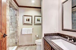 Ritz Carlton Vail #200 3 Bedroom Condo by RedAwning