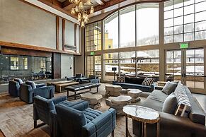 Ritz Carlton Vail #200 3 Bedroom Condo by RedAwning