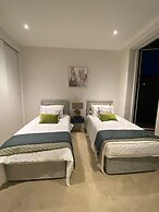 Marvelous 3 Bed Penthouse in Kewbridge