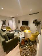 Marvelous 3 Bed Penthouse in Kewbridge