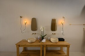 Elements Cave Suites