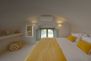 Elements Cave Suites