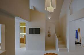 Elements Cave Suites